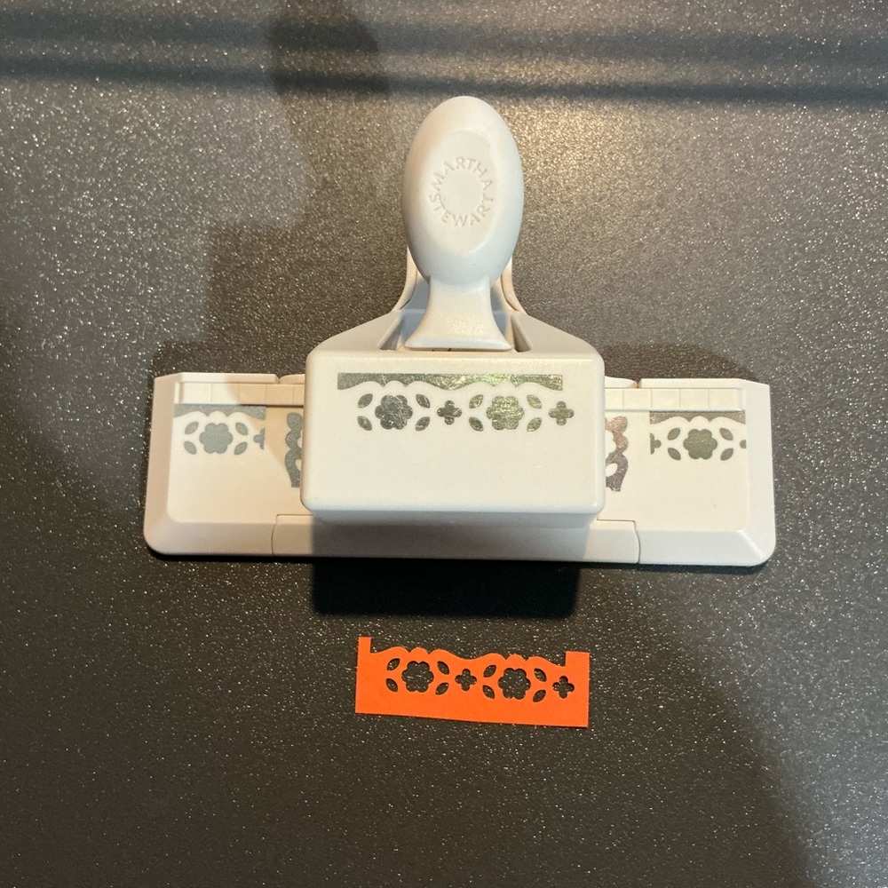EK Success Martha Stewart Crafts Daisy Paper Punch Edge